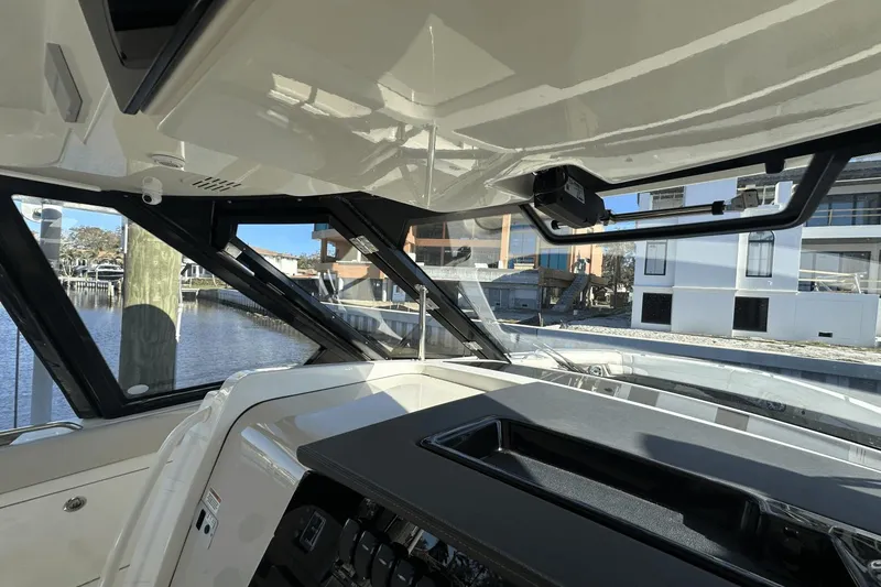 Slide: The Image of Boston Whaler 380 Realm 2023 - 20