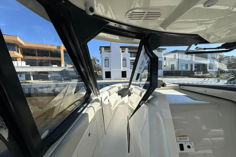Slide: The Image of Boston Whaler 380 Realm 2023 - 21