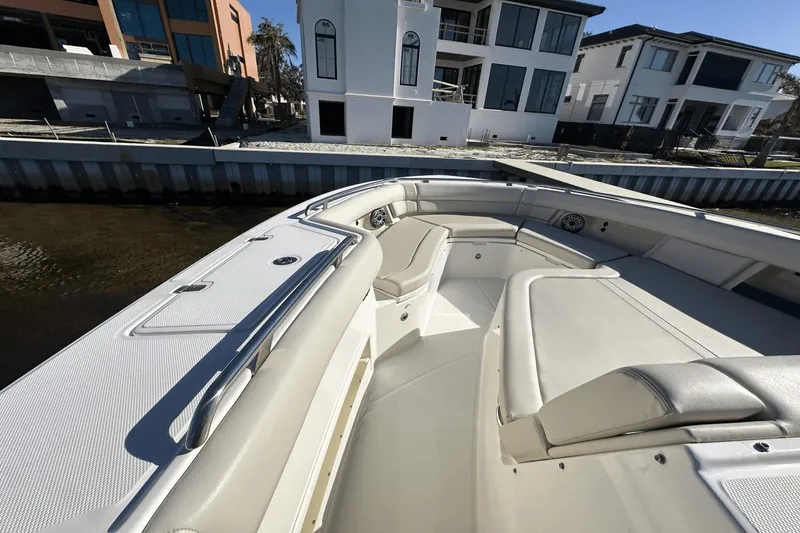 Slide: The Image of Boston Whaler 380 Realm 2023 - 22