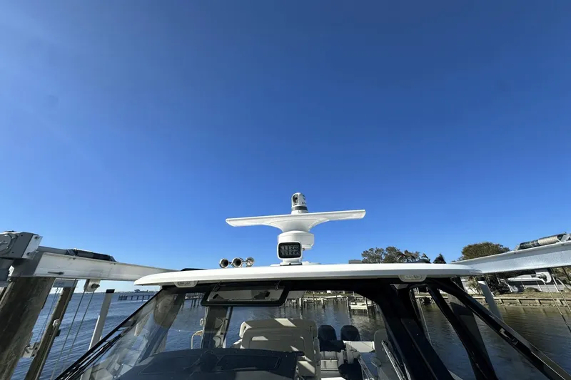 Slide: The Image of Boston Whaler 380 Realm 2023 - 27