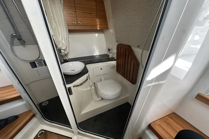 Slide: The Image of Boston Whaler 380 Realm 2023 - 33