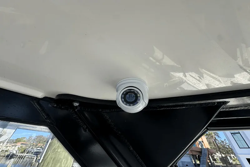 Slide: The Image of Boston Whaler 380 Realm 2023 - 38