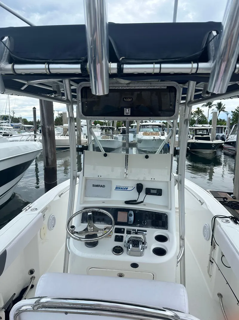 Slide: The Image of Boston Whaler 240 Outrage 2006 - 5