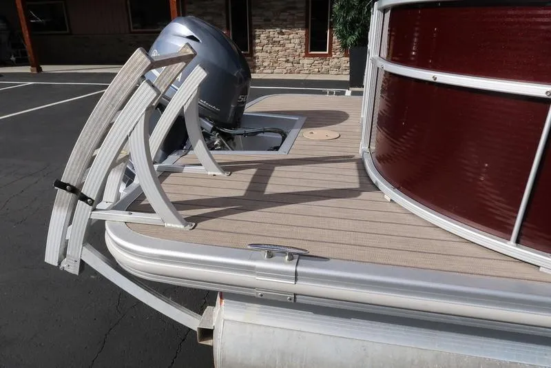 Slide: The Image of 2018 Bennington 23SPDXP pontoon boat with motor and swim ladder. - 14