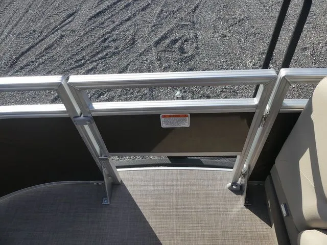 Slide: The Image of Sun Tracker SportFish 20 DLX 2025 - 18