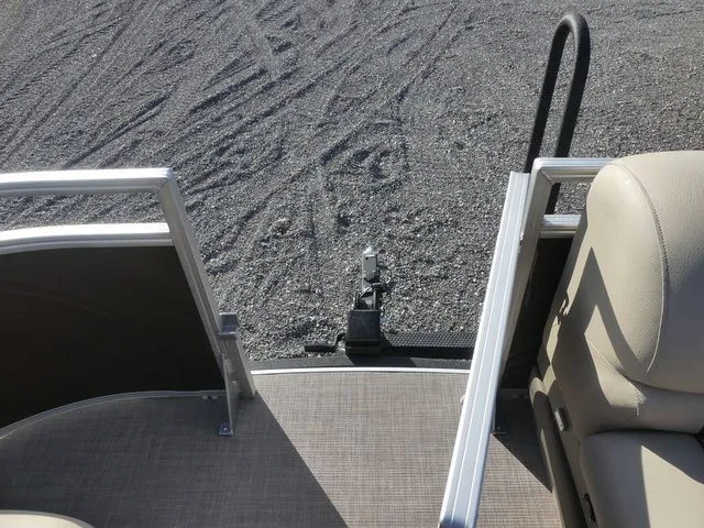 Slide: The Image of Sun Tracker SportFish 20 DLX 2025 - 19