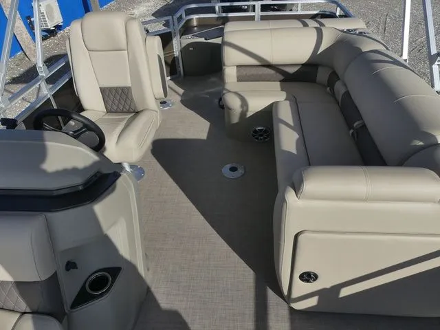 Slide: The Image of Sun Tracker SportFish 20 DLX 2025 - 22