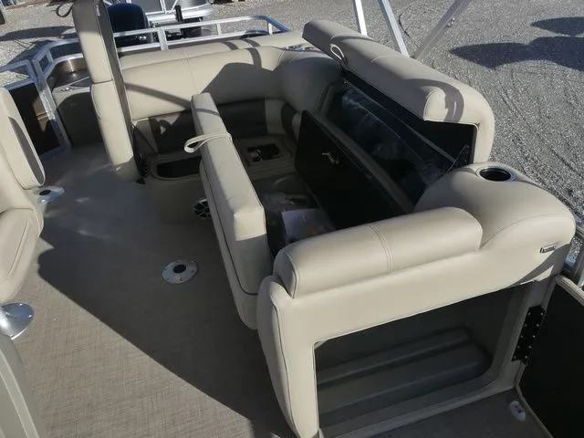 Slide: The Image of Sun Tracker SportFish 20 DLX 2025 - 23