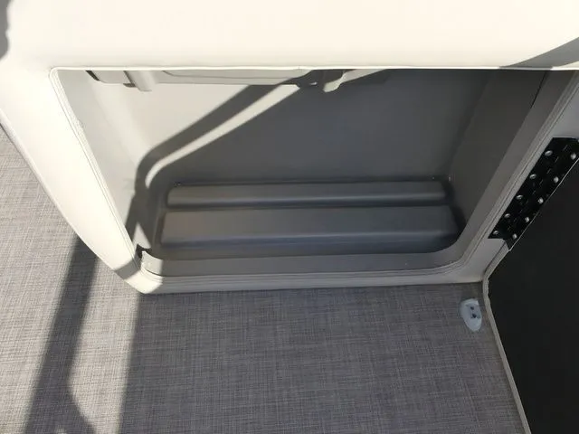 Slide: The Image of Sun Tracker SportFish 20 DLX 2025 - 24