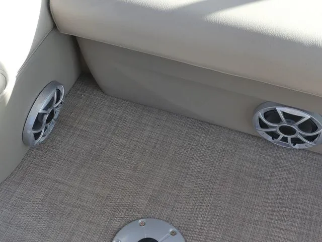 Slide: The Image of Sun Tracker SportFish 20 DLX 2025 - 27