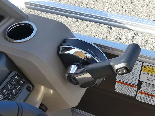 Slide: The Image of Sun Tracker SportFish 20 DLX 2025 - 33