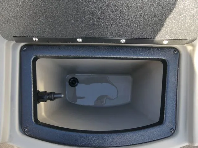 Slide: The Image of Sun Tracker SportFish 20 DLX 2025 - 38