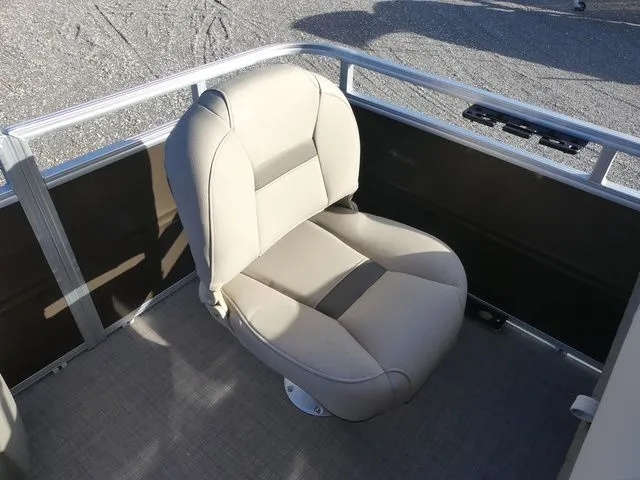 Slide: The Image of Sun Tracker SportFish 20 DLX 2025 - 41