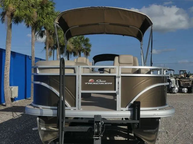 Slide: The Image of Sun Tracker SportFish 20 DLX 2025 - 5