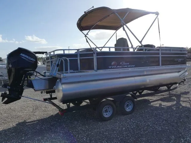 Slide: The Image of Sun Tracker SportFish 20 DLX 2025 - 9