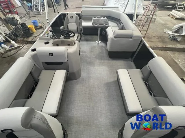 Slide: The Image of Princecraft 21 Sportfisher 2-S Pontoon & Mercury 4-Stroke EFI 2025 - 10
