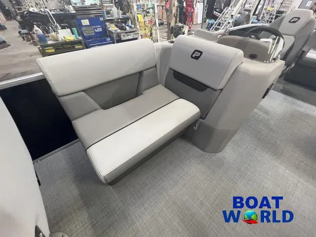 Slide: The Image of Princecraft 21 Sportfisher 2-S Pontoon & Mercury 4-Stroke EFI 2025 - 12