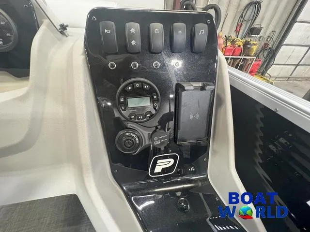 Slide: The Image of Princecraft 21 Sportfisher 2-S Pontoon & Mercury 4-Stroke EFI 2025 - 17