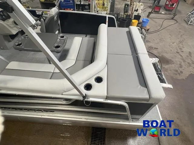 Slide: The Image of Princecraft 21 Sportfisher 2-S Pontoon & Mercury 4-Stroke EFI 2025 - 6