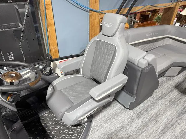 Slide: The Image of Bennington M Quad Bench 22 MFB Tritoon 2025 - 18