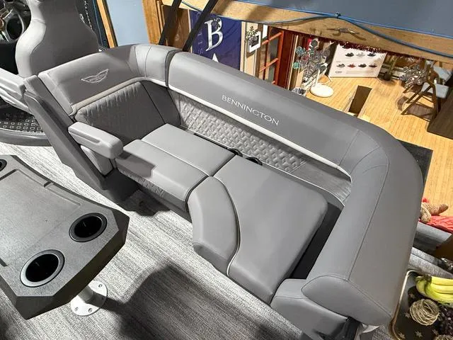 Slide: The Image of Bennington M Quad Bench 22 MFB Tritoon 2025 - 22