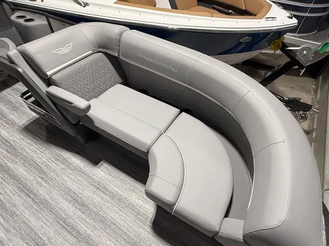 Slide: The Image of Bennington M Quad Bench 22 MFB Tritoon 2025 - 10