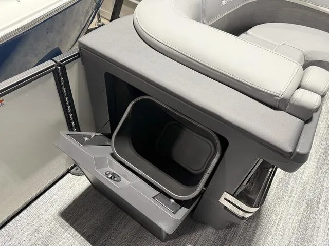 Slide: The Image of Bennington M Quad Bench 22 MFB Tritoon 2025 - 14