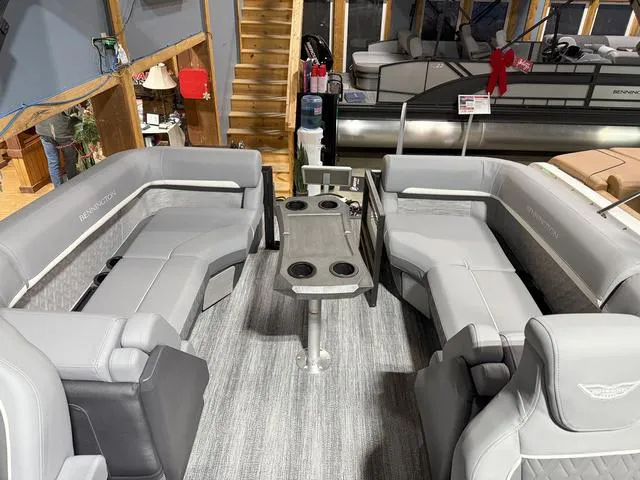 Slide: The Image of Bennington M Quad Bench 22 MFB Tritoon 2025 - 21