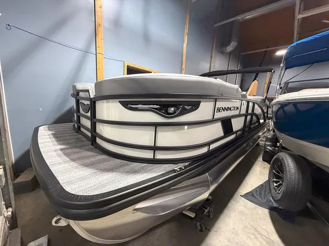 Slide: The Image of Bennington M Quad Bench 22 MFB Tritoon 2025 - 3