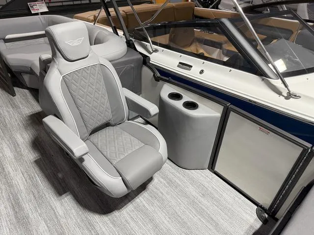 Slide: The Image of Bennington M Quad Bench 22 MFB Tritoon 2025 - 17