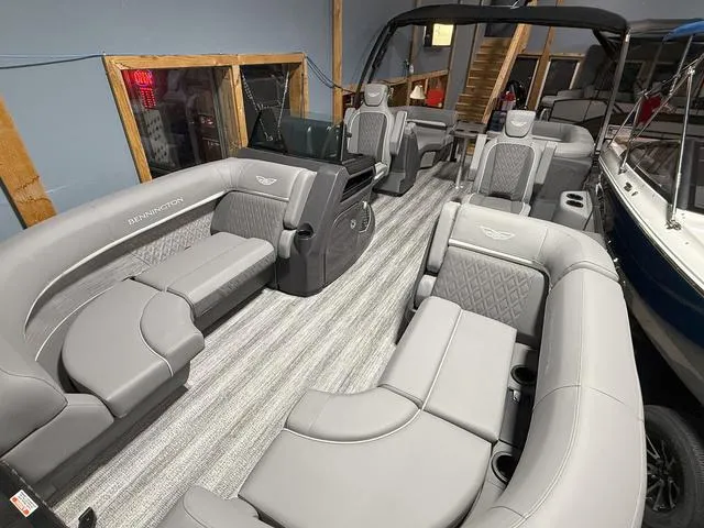 Slide: The Image of Bennington M Quad Bench 22 MFB Tritoon 2025 - 6