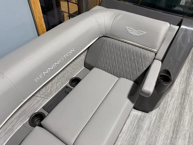 Slide: The Image of Bennington M Quad Bench 22 MFB Tritoon 2025 - 8