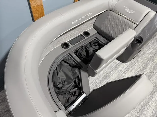 Slide: The Image of Bennington M Quad Bench 22 MFB Tritoon 2025 - 9