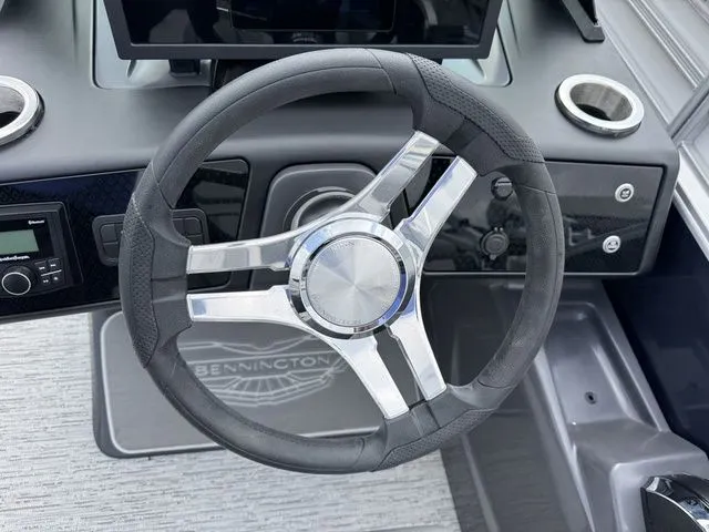 Slide: The Image of Bennington M Quad Bench 22 MFB Tritoon 2025 - 15