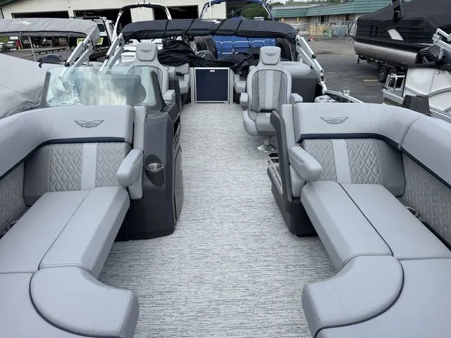 Slide: The Image of Bennington M Quad Bench 22 MFB Tritoon 2025 - 5