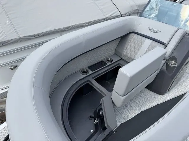 Slide: The Image of Bennington M Quad Bench 22 MFB Tritoon 2025 - 7