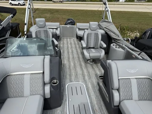 Slide: The Image of Bennington M Quad Bench 24 MFB Tritoon 2025 - 10