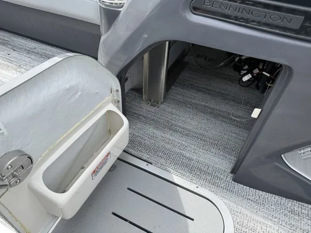 Slide: The Image of Bennington M Quad Bench 24 MFB Tritoon 2025 - 13