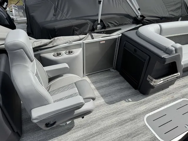 Slide: The Image of Bennington M Quad Bench 24 MFB Tritoon 2025 - 18