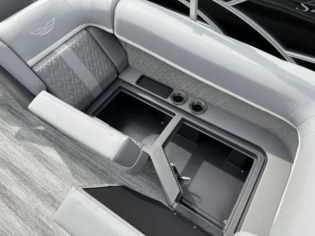 Slide: The Image of Bennington M Quad Bench 24 MFB Tritoon 2025 - 25