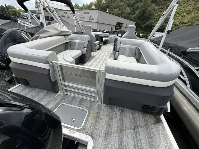 Slide: The Image of Bennington M Quad Bench 24 MFB Tritoon 2025 - 30