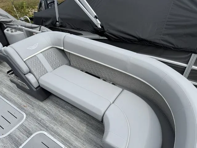 Slide: The Image of Bennington M Quad Bench 24 MFB Tritoon 2025 - 8