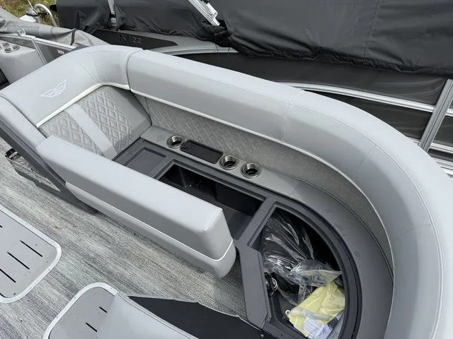 Slide: The Image of Bennington M Quad Bench 24 MFB Tritoon 2025 - 9