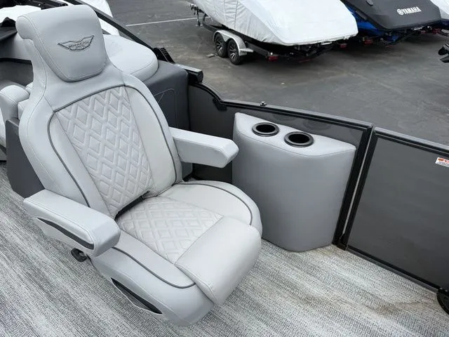 Slide: The Image of Bennington M Quad Bench 22 MFB Tritoon 2025 - 12