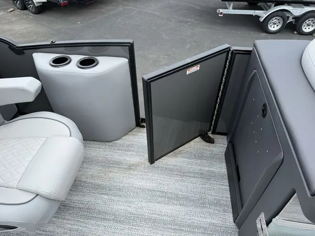 Slide: The Image of Bennington M Quad Bench 22 MFB Tritoon 2025 - 13