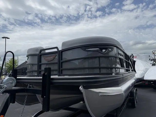 Slide: The Image of Bennington M Quad Bench 22 MFB Tritoon 2025 - 3