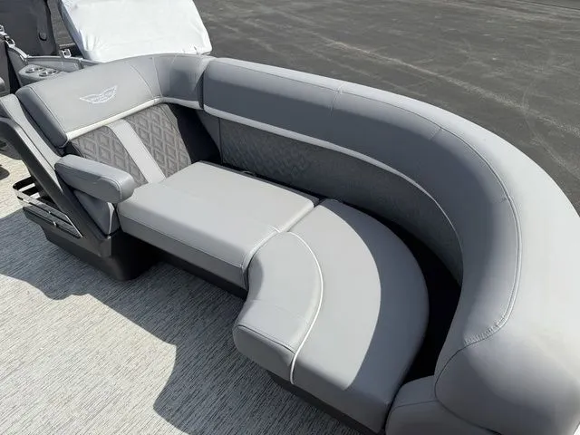 Slide: The Image of Bennington M Quad Bench 22 MFB Tritoon 2025 - 10