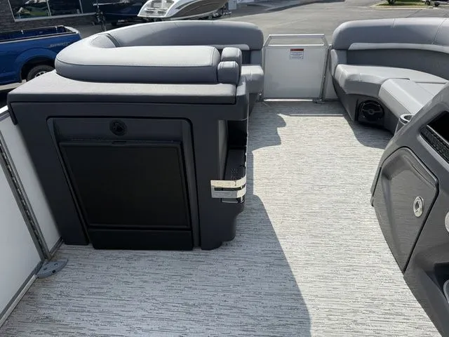 Slide: The Image of Bennington M Quad Bench 22 MFB Tritoon 2025 - 22