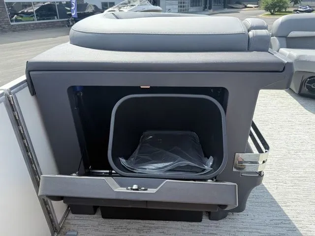 Slide: The Image of Bennington M Quad Bench 22 MFB Tritoon 2025 - 24