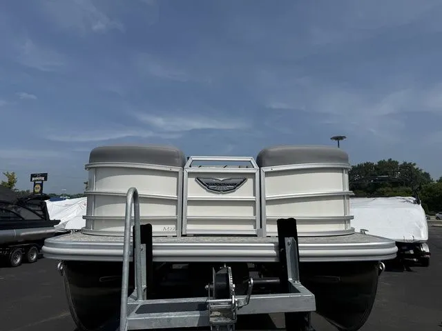 Slide: The Image of Bennington M Quad Bench 22 MFB Tritoon 2025 - 5